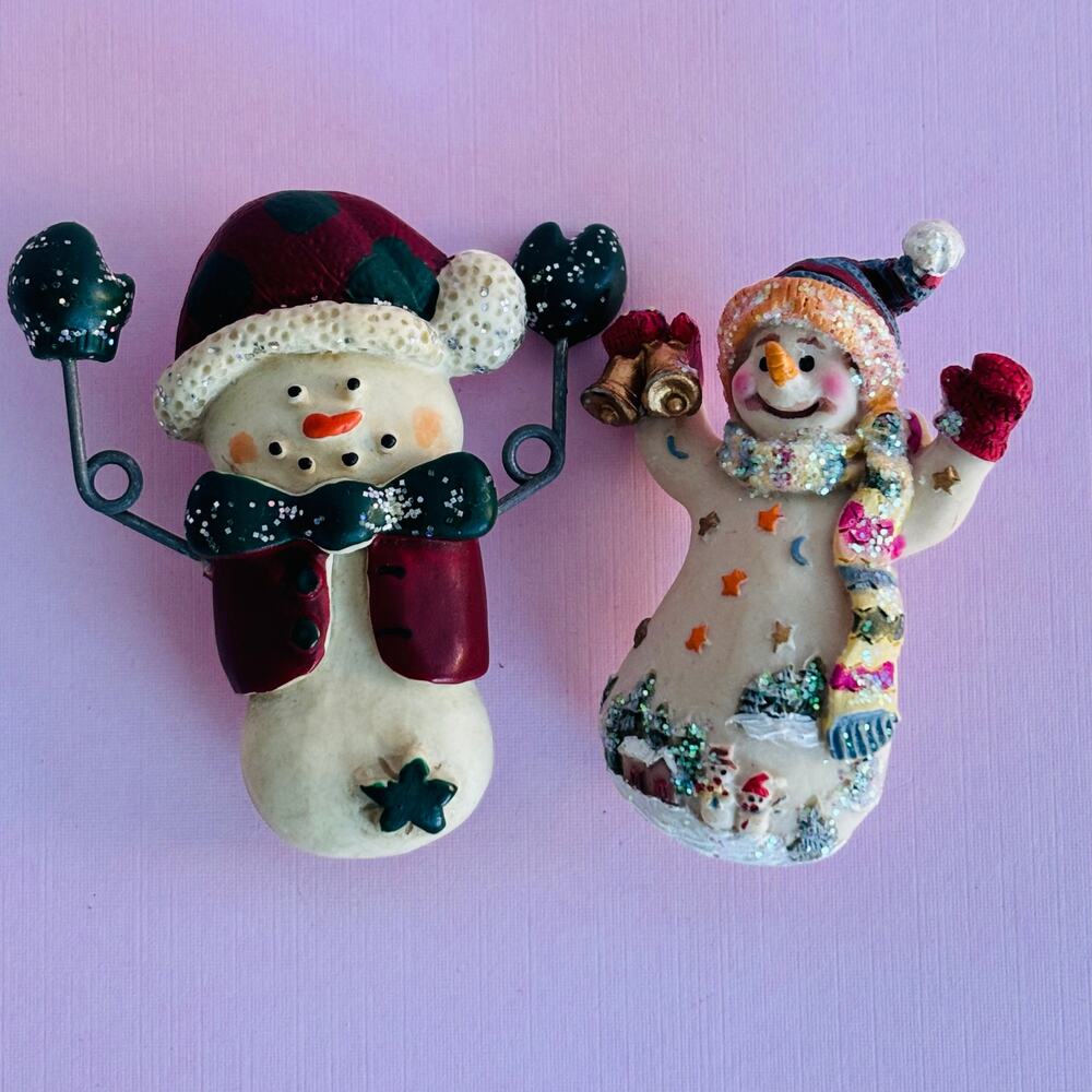 Set of 2 Vintage Snowmen Resin 3D Figural Holiday Brooch Pin